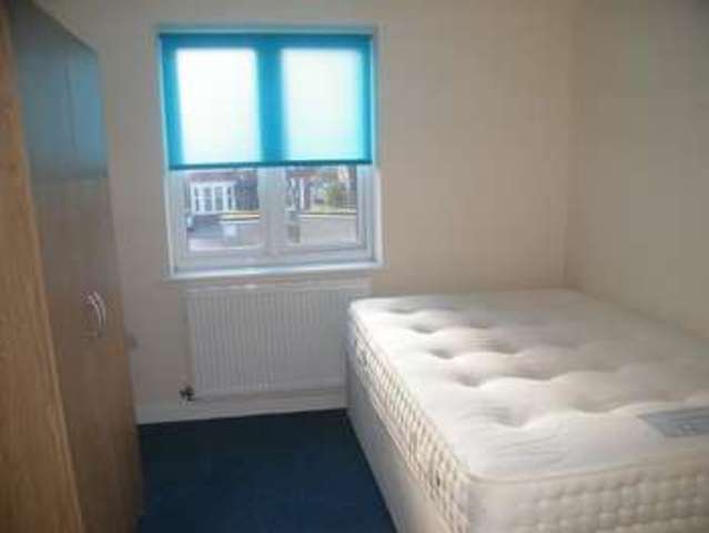  Image of 1 bedroom Flat to rent in Richmond Park Road Bournemouth BH8 at 148 Richmond Park Road  Bournemouth, BH8 8DF