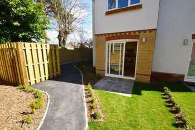  Image of 1 bedroom Flat to rent in Charminster Road Bournemouth BH8 at 219 Charminster Road  Bournemouth, BH8 9QQ
