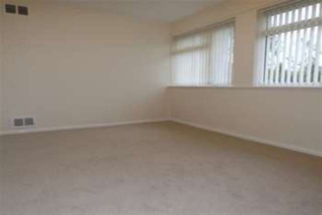  Image of 2 bedroom Maisonette to rent in Charnwood Crescent Chandler