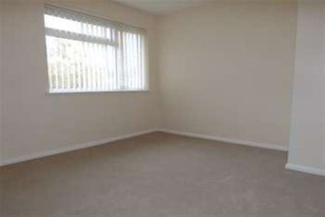  Image of 2 bedroom Maisonette to rent in Charnwood Crescent Chandler