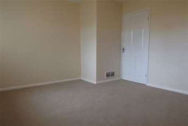  Image of 2 bedroom Maisonette to rent in Charnwood Crescent Chandler