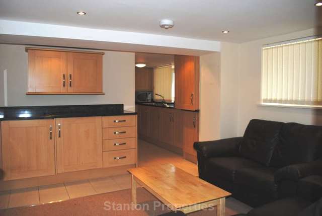 Image of 1 bedroom Apartment to rent in Chatham Grove Withington Manchester M20 at Chatham Grove West Didsbury Manchester, M20 1HS