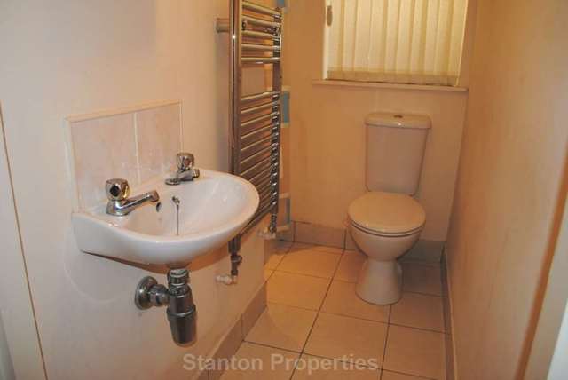  Image of 1 bedroom Apartment to rent in Chatham Grove Withington Manchester M20 at Chatham Grove West Didsbury Manchester, M20 1HS
