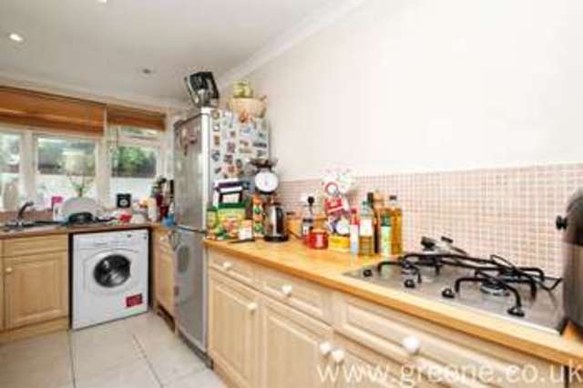  Image of 2 bedroom Flat to rent in Chatsworth Road London NW2 at Mapesbury London Fortune Green, NW2 4BN