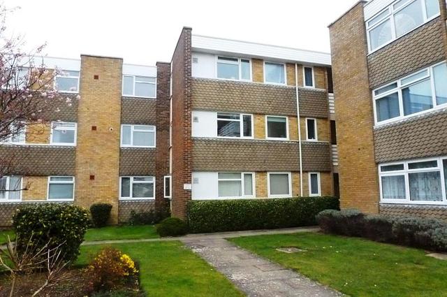  Image of 1 bedroom Flat to rent in Chichester Court Rustington Littlehampton BN16 at Rustington  Littlehampton, BN16 3EL