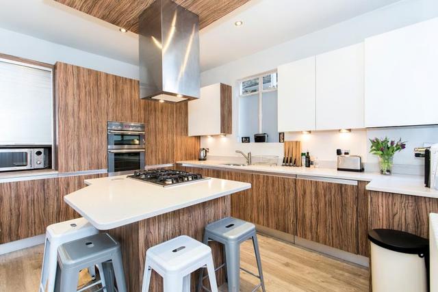  Image of 4 bedroom Detached house for sale in Chislehurst Avenue London N12 at London, N12 0HU