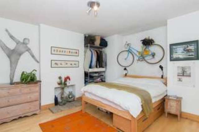  Image of 1 bedroom Flat for sale in Chiswick High Road London W4 at London  Gunnersbury, W4 3AY