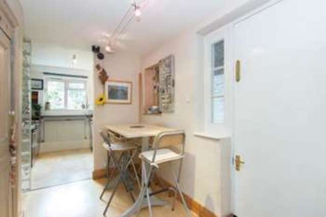  Image of 1 bedroom Flat for sale in Chiswick High Road London W4 at London  Gunnersbury, W4 3AY
