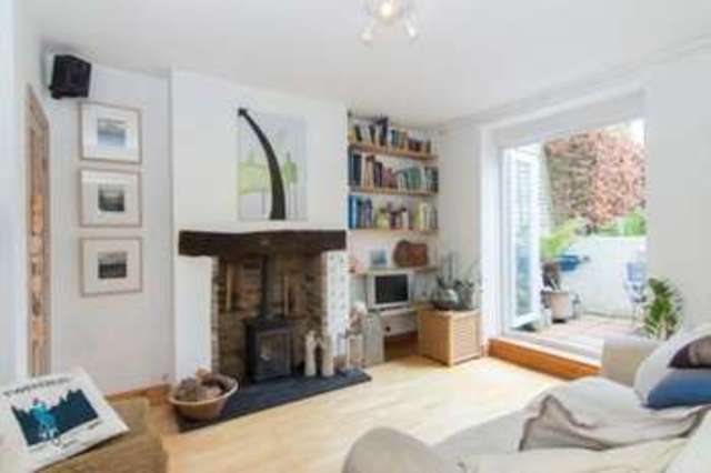  Image of 1 bedroom Flat for sale in Chiswick High Road London W4 at London  Gunnersbury, W4 3AY