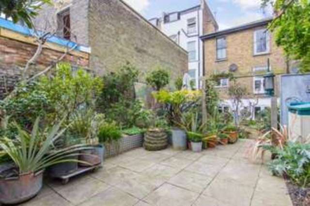  Image of 1 bedroom Flat for sale in Chiswick High Road London W4 at London  Gunnersbury, W4 3AY