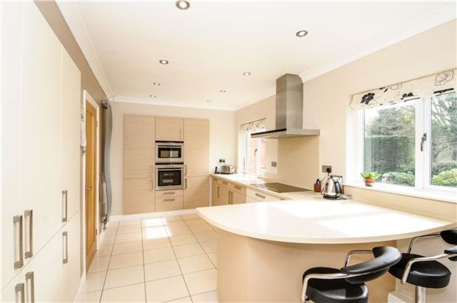  Image of 4 bedroom Detached house for sale in Churchend Twyning Tewkesbury GL20 at Twyning  Gloucestershire, GL20 6DA