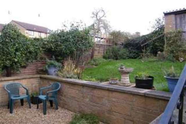  Image of 2 bedroom Property to rent in Churchfield Drive Castle Cary BA7 at Castle Cary, BA7 7LA