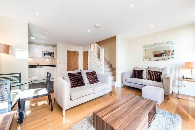  Image of 2 bedroom Flat to rent in Clapham Road London SW9 at South West London SW9 London, SW9 9AG