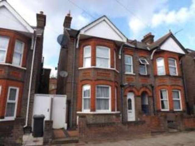  Image of 3 bedroom Detached house for sale in Clarendon Road Luton LU2 at Luton Bedfordshire Stopsley, LU2 7PJ