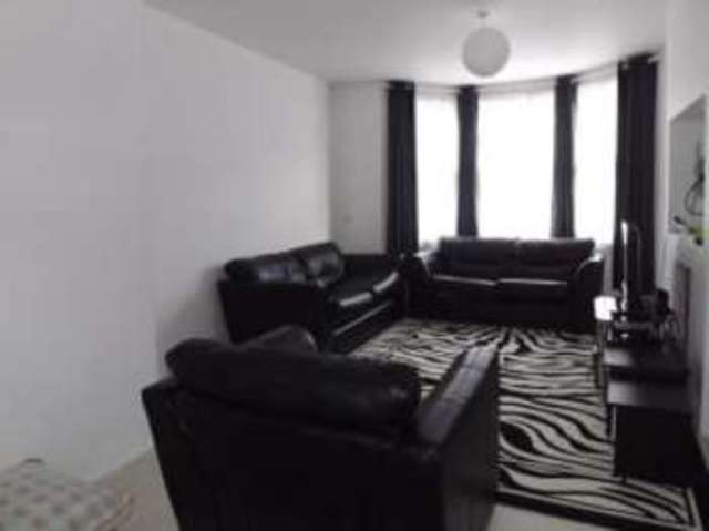  Image of 3 bedroom Detached house for sale in Clarendon Road Luton LU2 at Luton Bedfordshire Stopsley, LU2 7PJ