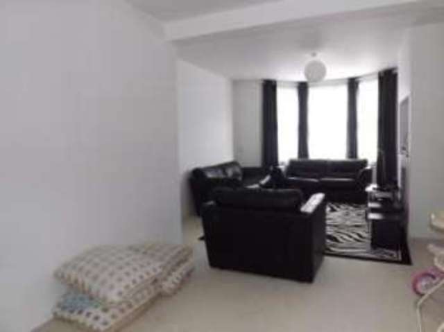  Image of 3 bedroom Detached house for sale in Clarendon Road Luton LU2 at Luton Bedfordshire Stopsley, LU2 7PJ