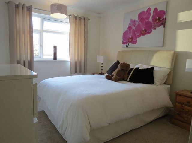  Image of 2 bedroom Flat for sale in Clarendon Road Westbourne Bournemouth BH4 at Clarendon Road Westbourne West Cliff, BH4 8AL