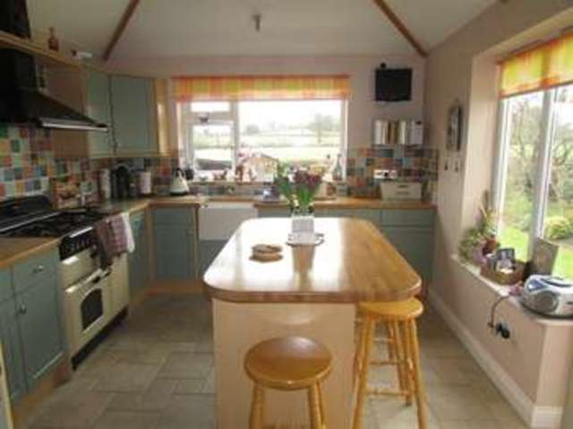  Image of 5 bedroom Semi-Detached house for sale in Clemence Road Street BA16 at Street, BA16 0SR