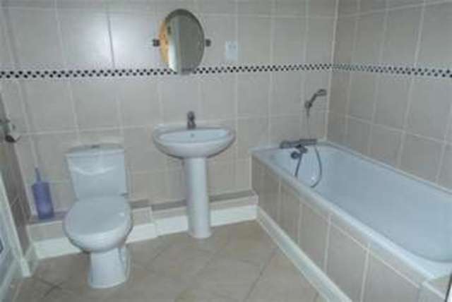  Image of 2 bedroom Penthouse to rent in Kipling Close Warley Brentwood CM14 at Brentwood, CM14 5WY