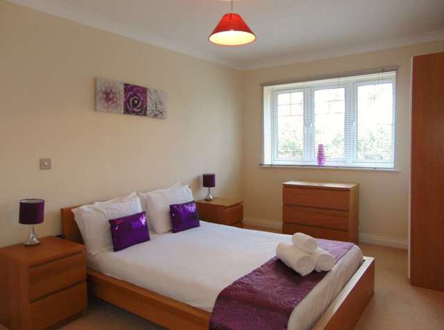  Image of 2 bedroom Apartment to rent in Clockhouse Road Farnborough GU14 at Clockhouse Road  Farnborough, GU14 7QY