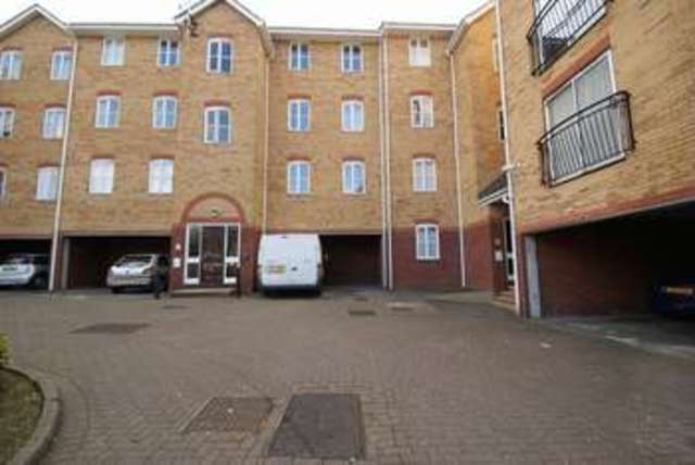  Image of 2 bedroom Flat to rent in Coal Court Grays RM17 at Coal Court  Grays, RM17 6PN