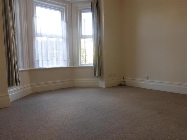  Image of 2 bedroom Flat to rent in Cobbett Road Southampton SO18 at Cobbett Road  SOUTHAMPTON, SO18 1HJ