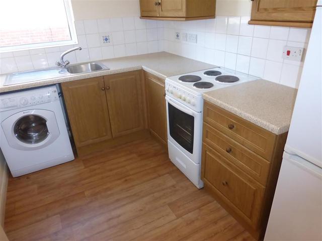  Image of 2 bedroom Flat to rent in Cobbett Road Southampton SO18 at Cobbett Road  SOUTHAMPTON, SO18 1HJ
