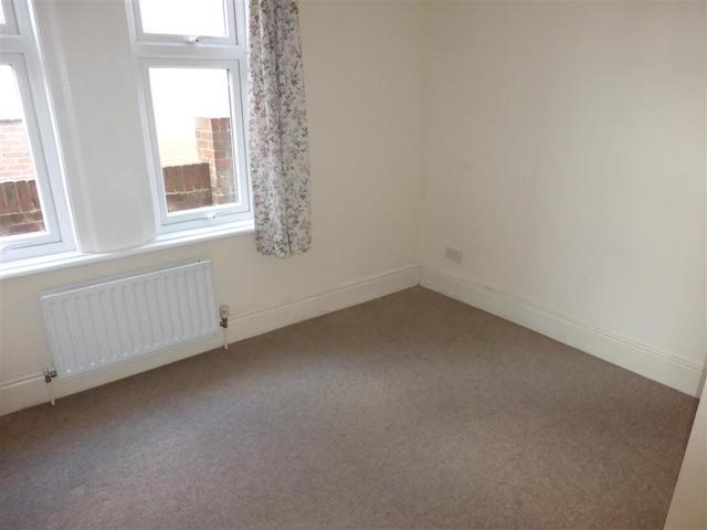  Image of 2 bedroom Flat to rent in Cobbett Road Southampton SO18 at Cobbett Road  SOUTHAMPTON, SO18 1HJ