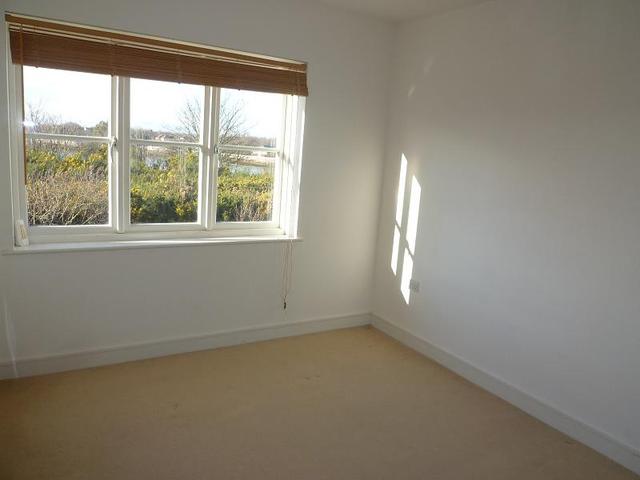  Image of 2 bedroom Flat to rent in Weevil Lane Gosport PO12 at Weevil Lane Gosport, PO12 1AU