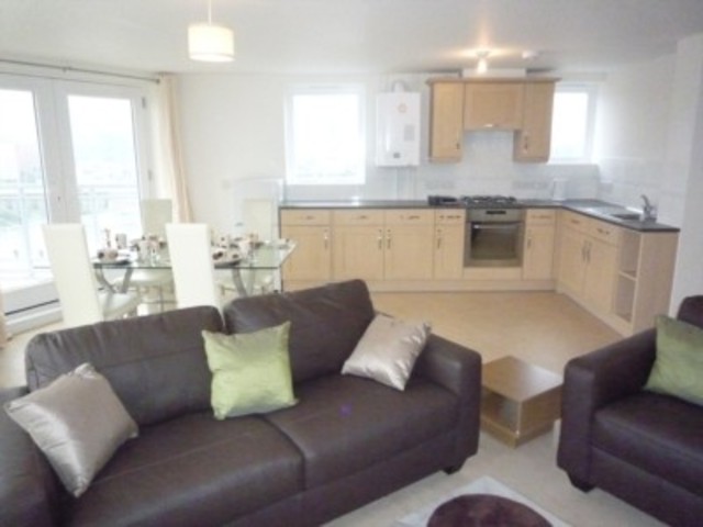  Image of 3 bedroom Apartment to rent in Compair Crescent Ipswich IP2 at Compair Crescent  Ipswich, IP2 0EH