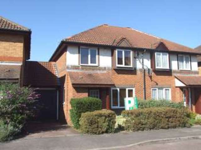  Image of 3 bedroom Semi-Detached house to rent in Cooke Rise Warfield Bracknell RG42 at Warfield Bracknell Newell Green, RG42 2QN