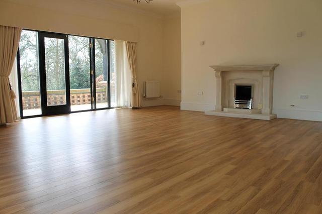  Image of 2 bedroom Apartment to rent in Coombe Hall Park East Grinstead RH19 at East Grinstead, RH19 4JJ