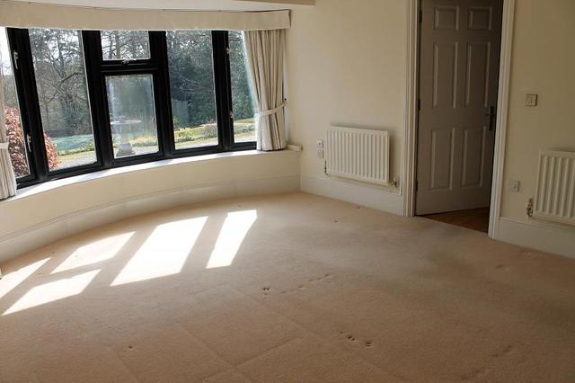  Image of 2 bedroom Apartment to rent in Coombe Hall Park East Grinstead RH19 at East Grinstead, RH19 4JJ