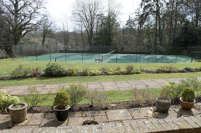 Image of 2 bedroom Apartment to rent in Coombe Hall Park East Grinstead RH19 at East Grinstead, RH19 4JJ