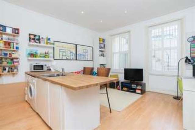  Image of 1 bedroom Flat for sale in Courtfield Gardens London SW5 at Earls Court London Earl