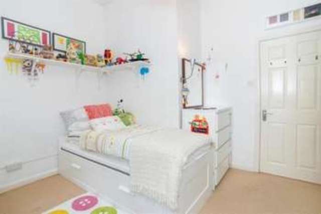  Image of 1 bedroom Flat for sale in Courtfield Gardens London SW5 at Earls Court London Earl