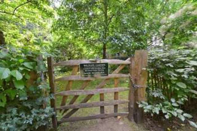  Image of 1 bedroom Flat for sale in Courtfield Gardens London SW5 at Earls Court London Earl