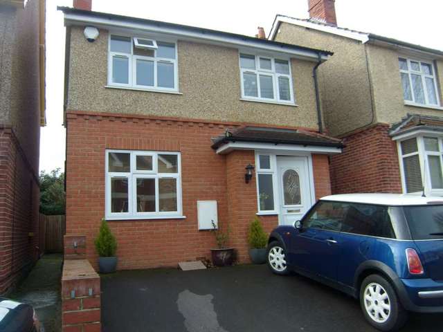  Image of 3 bedroom Detached house to rent in Craig Avenue Tilehurst Reading RG30 at Craig Ave  Reading, RG30 2PJ