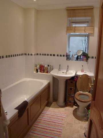  Image of 3 bedroom Detached house to rent in Craig Avenue Tilehurst Reading RG30 at Craig Ave  Reading, RG30 2PJ