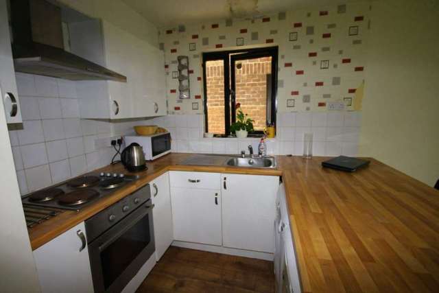 Image of 1 bedroom Flat for sale in Cricketers Close Erith DA8 at Cricketers Close  Erith, DA8 1TX