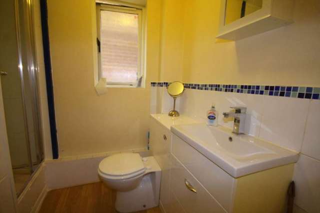  Image of 1 bedroom Flat for sale in Cricketers Close Erith DA8 at Cricketers Close  Erith, DA8 1TX