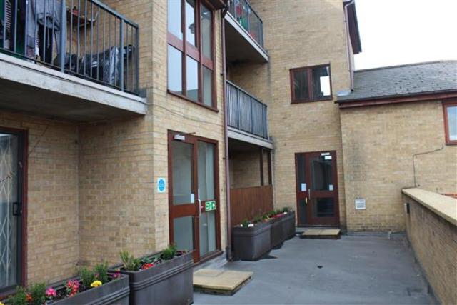  Image of 1 bedroom Apartment to rent in New Cross Road London SE14 at New Cross, SE14 6LA