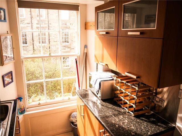  Image of 2 bedroom Flat to rent in Cumberland Street Edinburgh EH3 at New Town Edinburgh Edinburgh, EH3 6RT