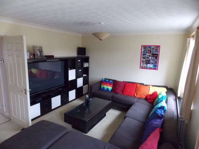  Image of 4 bedroom Semi-Detached house to rent in Cypress Gardens Bicester OX26 at Cypress Gardens  Bicester, OX26 3XT