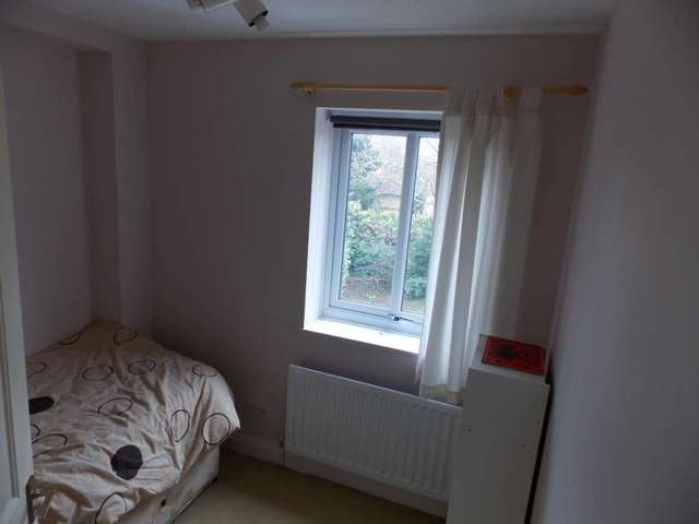  Image of 4 bedroom Semi-Detached house to rent in Cypress Gardens Bicester OX26 at Cypress Gardens  Bicester, OX26 3XT