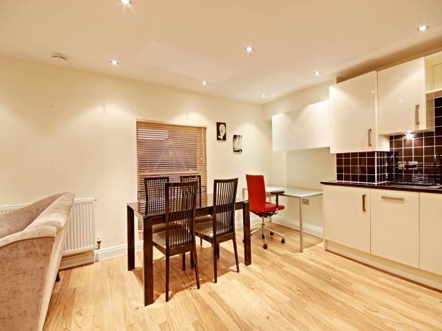  Image of 2 bedroom Apartment to rent in London Road St. Albans AL1 at 55 London Road St Albans St Albans, AL1 1LJ