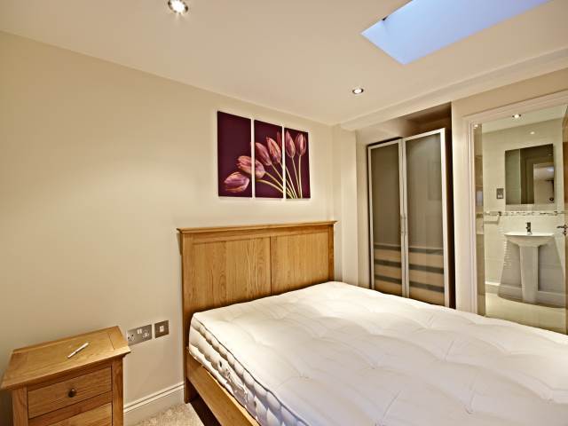  Image of 2 bedroom Apartment to rent in London Road St. Albans AL1 at 55 London Road St Albans St Albans, AL1 1LJ
