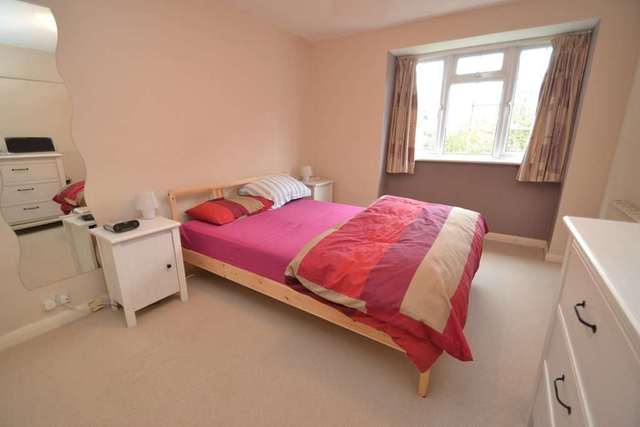  Image of 2 bedroom Flat to rent in Alexandra Road Epsom KT17 at Danehurst Court  Epsom, KT17 4BY