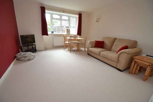  Image of 2 bedroom Flat to rent in Alexandra Road Epsom KT17 at Danehurst Court  Epsom, KT17 4BY