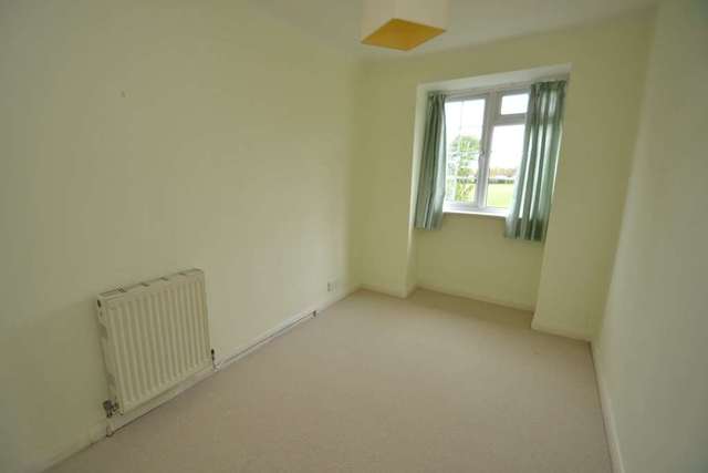  Image of 2 bedroom Flat to rent in Alexandra Road Epsom KT17 at Danehurst Court  Epsom, KT17 4BY